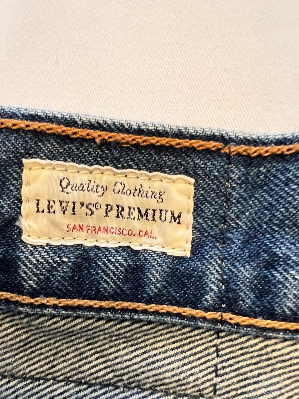 *FIRM PRICE* Levi’s Wedgie High Rise Distressed Raw Hem Jean Shorts - Picture 11 of 15